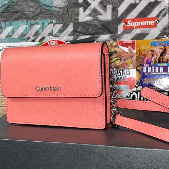 Calvin Klein Handbags - Calvin Klein Purse